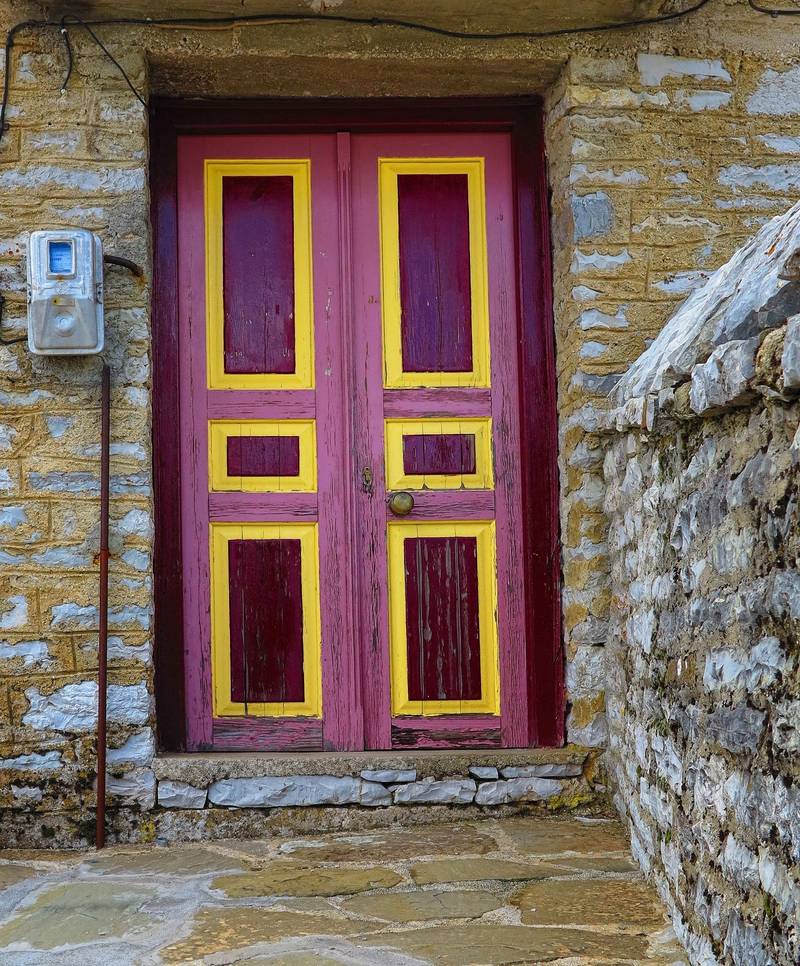 door vradeto village