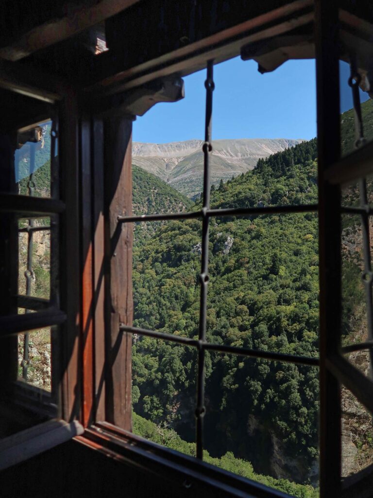 Μέσα στη Μονή Κηπίνας